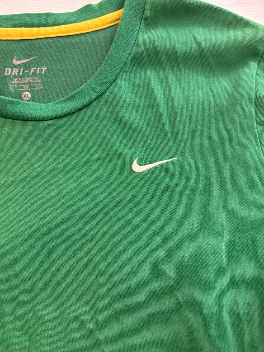 Women’s Vintage Nike Dri-FIT Fitted Green Short Sleeve Tee Embroidered Logo XL